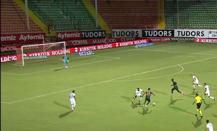 Bahçeşehir Okulları Stadyumu Saha İçi Reklam Çalışması