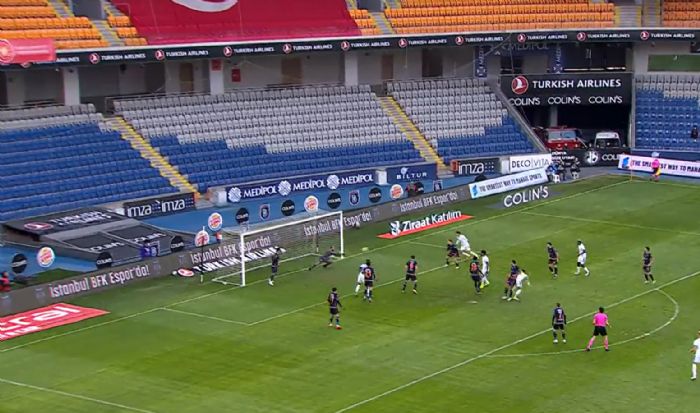 İstanbul Başakşehir Fatih Terim Stadyumu Saha İçi Reklam Çalışması
