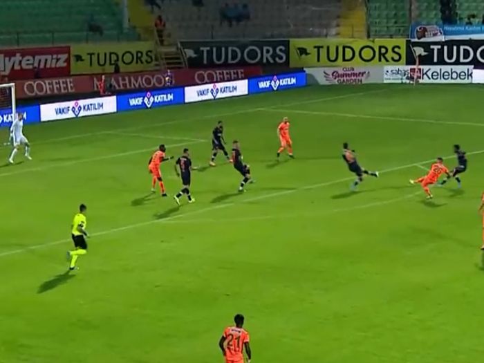 3.İstanbul Başakşehir Fatih Terim Stadyumu Saha İçi Reklam Çalışması
