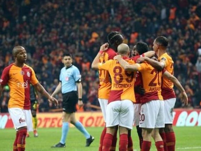Ali Sami Yen Spor Kompleksi TT Stadyumu Stadı - Saha İçi Reklam Çalışması