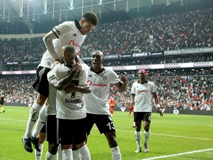 Vodafone Park Stadyumu Saha İçi Reklam Çalışması