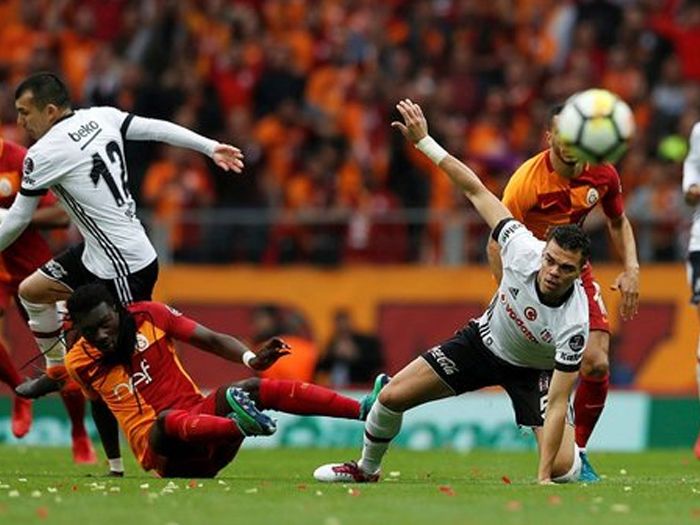 Ali Sami Yen Spor Kompleksi TT Stadyumu Stadı Saha İçi Reklam Çalışması