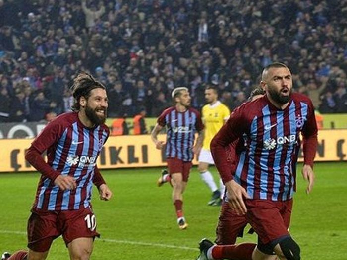 Şenol Güneş Spor Kompleksi Saha İçi Reklam Çalışması