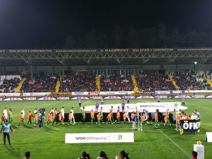Bahçeşehir Okulları Stadyumu Saha İçi Reklam Çalışması