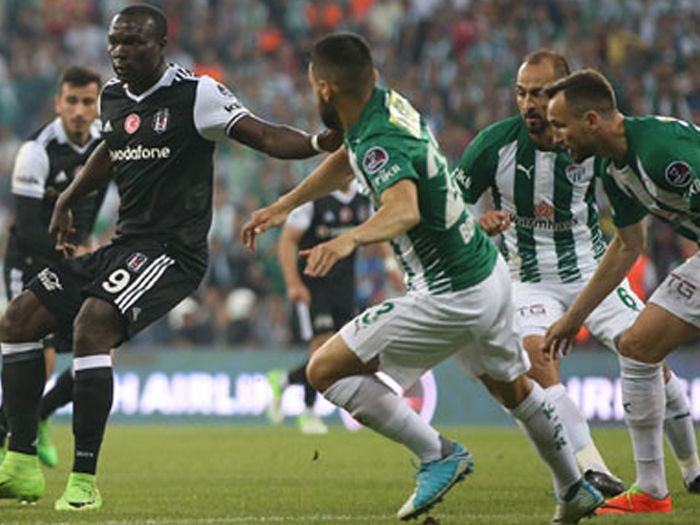 Bursa Büyükşehir Belediye Stadyumu Saha İçi Reklam Çalışması