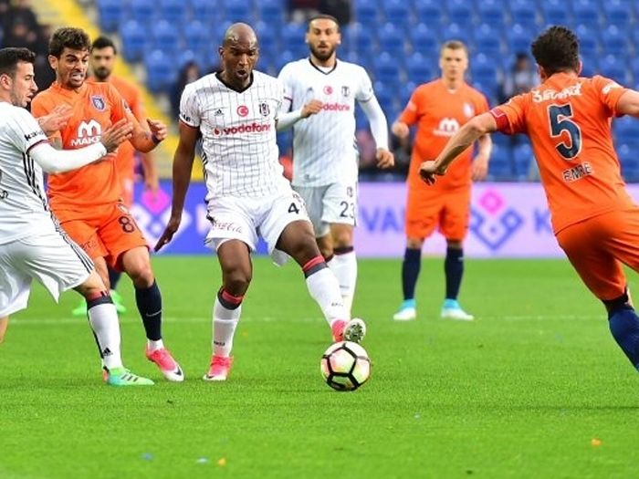 Başakşehir Fatih Terim Stadyumu Saha İçi Reklam Çalışması