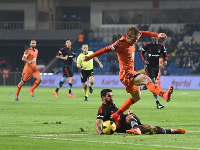 Başakşehir Fatih Terim Stadyumu Saha İçi Reklam Çalışması