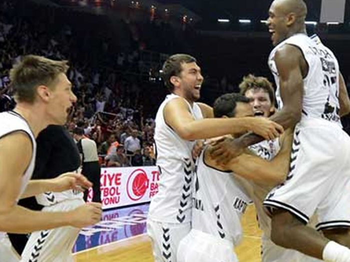 Basketbol Sezonu Karşılaşmaları Saha İçi Reklam Çalışması