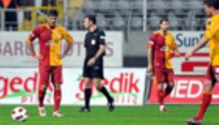 Antalya Atatürk Stadyumu Saha İçi Reklam Çalışması