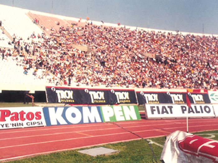 İzmir Atatürk Stadyumu Saha İçi Reklam Çalışması